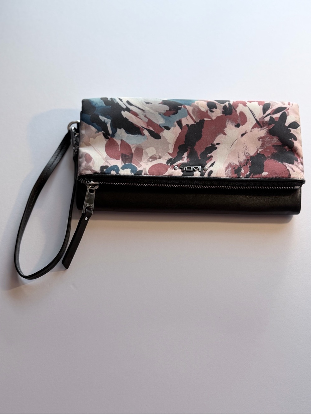 Tumi Voyageur Floral Watercolor‎ Leather Trim Wristlet Clutch Bag Black Multi